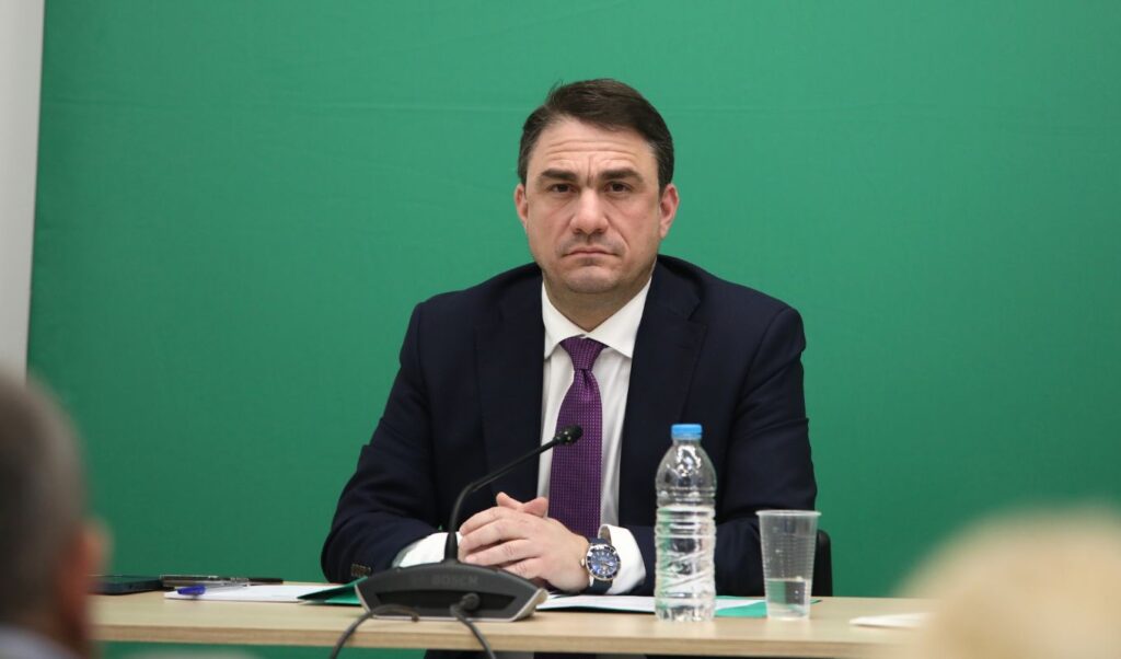 Kostas Tsoukalas calls for fuel tax cuts to stabilize markets