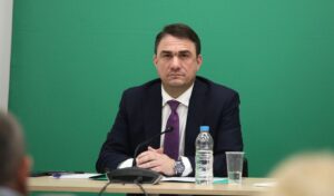 Kostas Tsoukalas calls for fuel tax cuts to stabilize markets