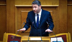 Androulakis launches full attack on Mitsotakis in parliament