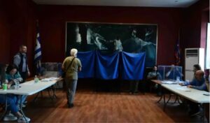 Interview poll: New Democracy leads at 33% as PASOK rises