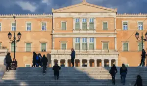 Greece locks debt settlement interest rates until 2027