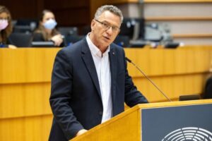 Rule of law: European Parliament demands stronger action on persistent threats