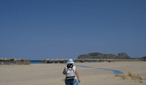 Alert in Crete: Man found dead in cave at Falassarna beach