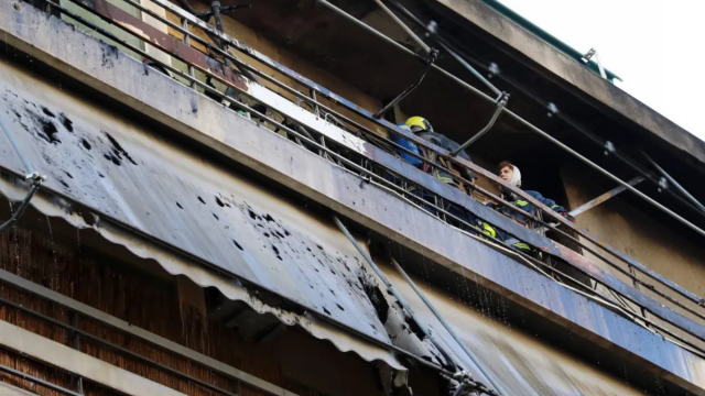 Athens apartment fire kills two: “Help, I’m suffocating”