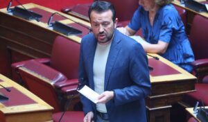 Greek opposition predicts early elections as government faces crisis