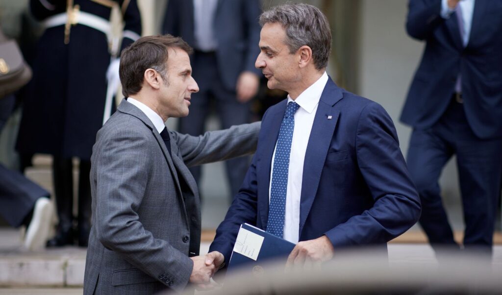 Macron brings nuclear umbrella “gift” to Athens April 24-25