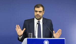 Greece considers reducing parliament size with minister-MP reforms