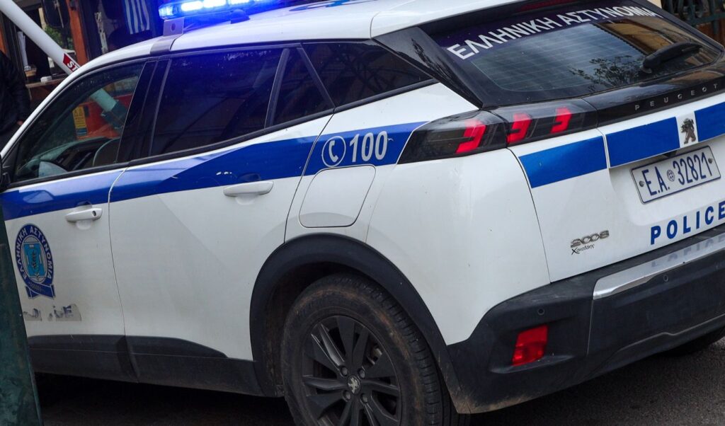 Wild robbery in Perama: Posed as buyers, snatched chain from 69-year-old