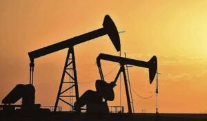 Oil prices continue to fall amid hopes for Middle East de-escalation