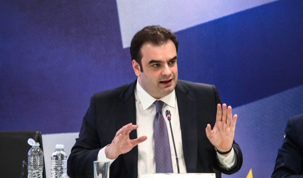 Pierrakakis to “Le Point”: “Greece can absorb Middle East crisis shock”