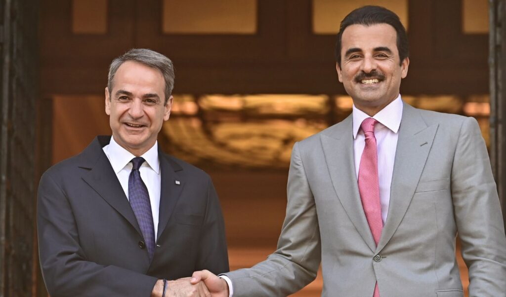 Qatar Emir’s Athens visit signals “vote of confidence”: €1bn investments, Greece’s Gulf role, and Turkey’s concern