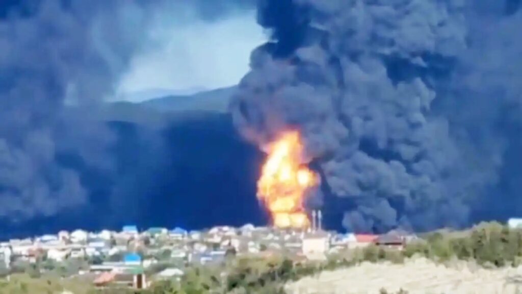 Russia: Apocalyptic scenes from oil refinery fire after drone strike