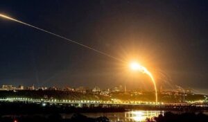 Ukraine: Russia launches new wave of attacks with nearly 500 drones