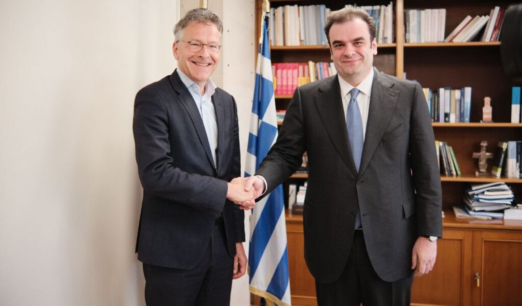 Dijsselbloem to Pierrakakis: “I’m proud the Greek finance minister now chairs the Eurogroup”