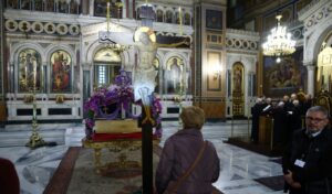 Solemn Good Friday ceremonies at Athens cathedral amid war