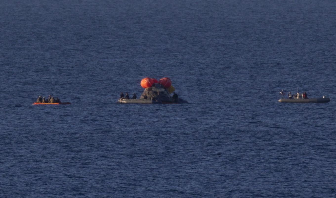 to-artemis-ii-epestrepse-apo-ti-selini-suglonistikes-eikones-kai-video-apo-tin-epsistrofi-sti-gi__3_