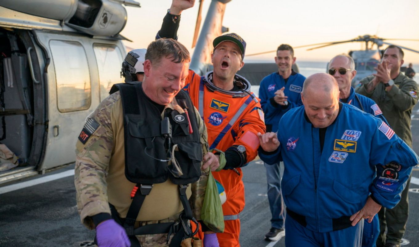 to-artemis-ii-epestrepse-apo-ti-selini-suglonistikes-eikones-kai-video-apo-tin-epsistrofi-sti-gi__4_