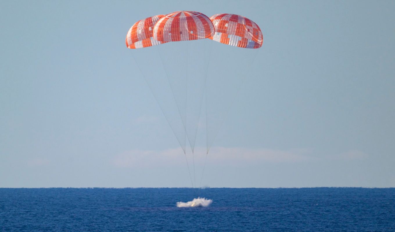 to-artemis-ii-epestrepse-apo-ti-selini-suglonistikes-eikones-kai-video-apo-tin-epsistrofi-sti-gi__5_