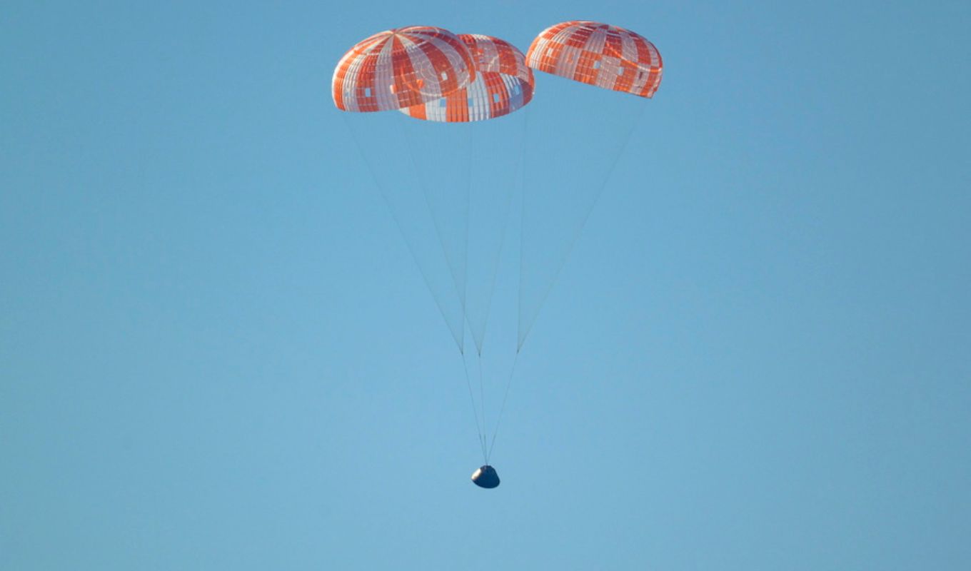 to-artemis-ii-epestrepse-apo-ti-selini-suglonistikes-eikones-kai-video-apo-tin-epsistrofi-sti-gi__7_