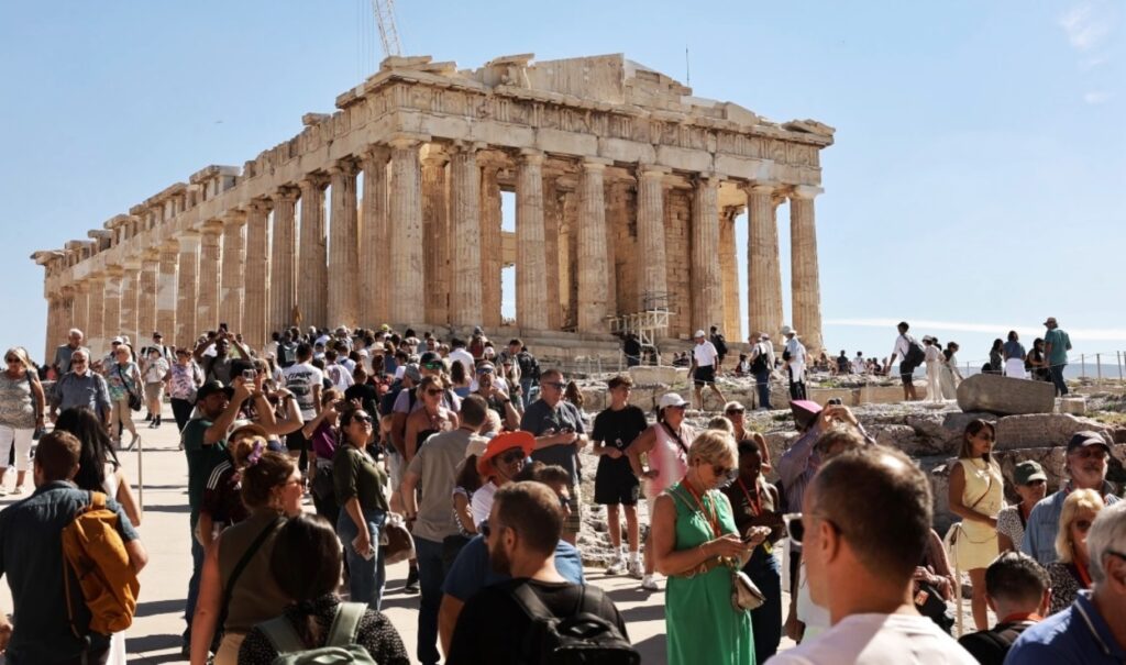 Greek tourism breaks €1 billion revenue barrier in early 2026