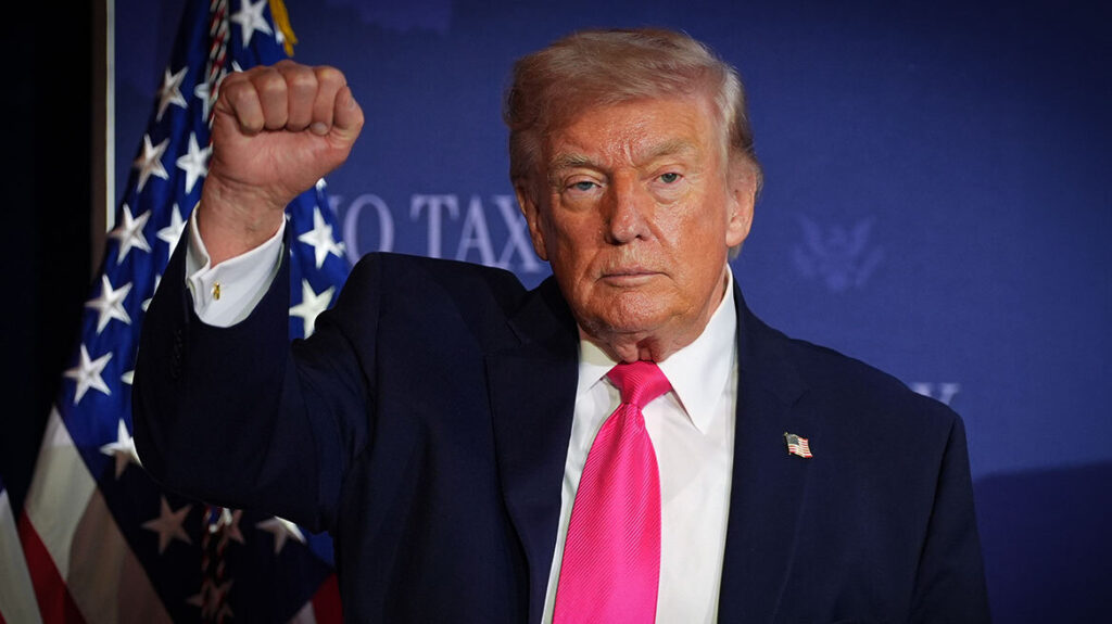 WSJ reveals Trump out of control: How aides kept him from Iran rescue operation war room