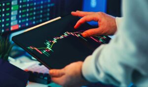 Greek government reissues 10-year bond in €250M auction