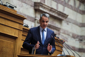 Kyriakos Mitsotakis announces constitutional revision at New Democracy parliamentary meeting
