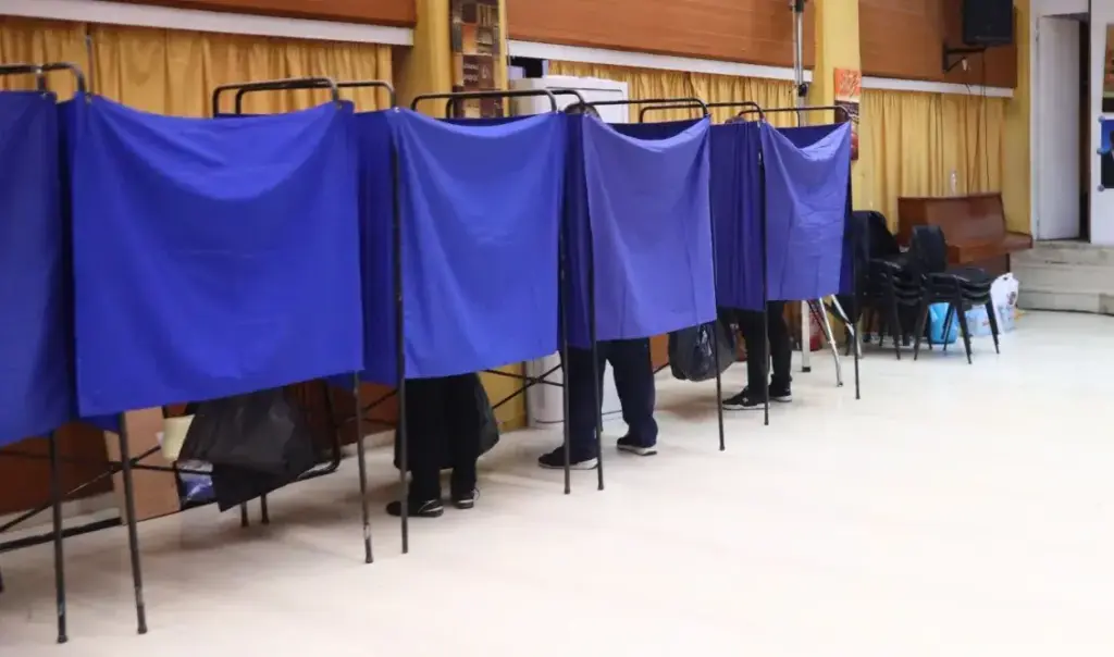 Marc poll: New Democracy rises above 32% as Mitsotakis approval hits 39.1%
