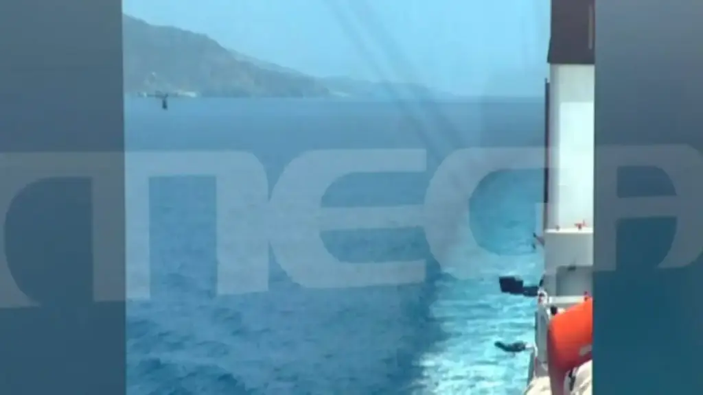 Thriller in the Aegean: Helicopter harasses passenger ferry