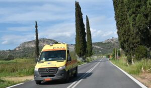 Euboea: Car hits underage student – Transported to hospital by ambulance
