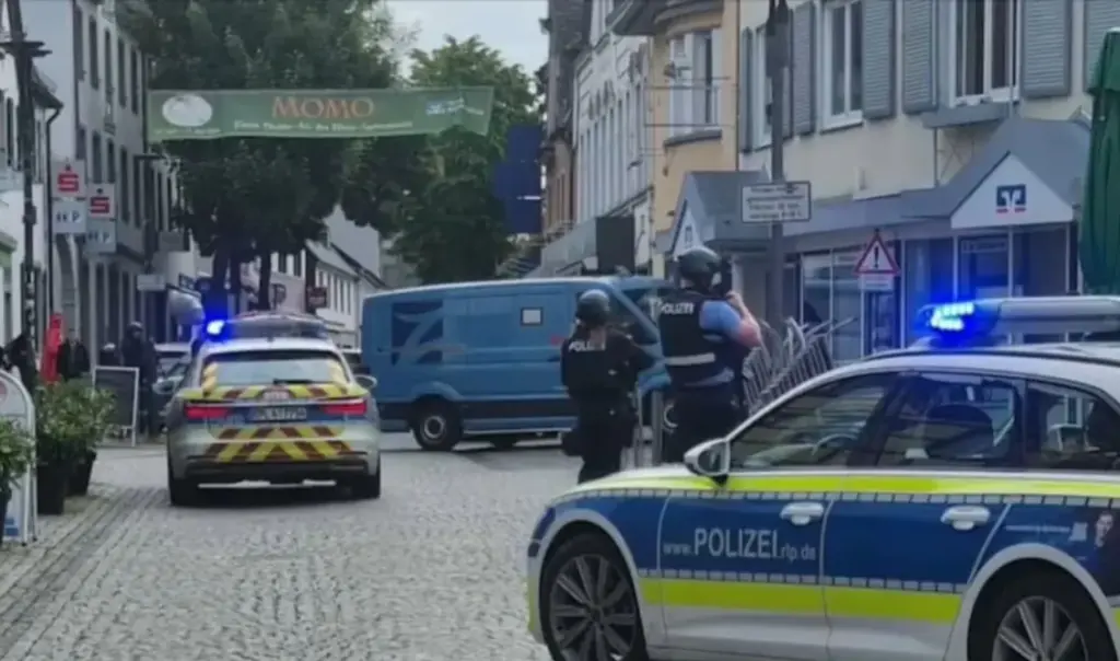 Germany: Hostages held at bank during cash transport attack