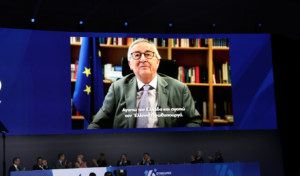 Juncker praises Mitsotakis: “You placed Greece back at the heart of Europe”
