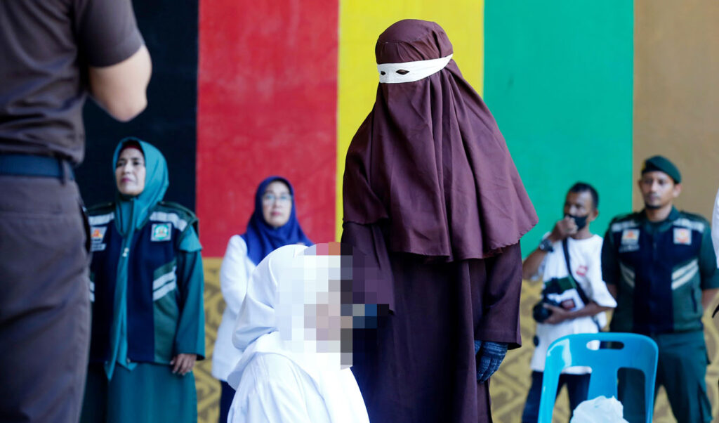 Sharia law enforced in Indonesia: Woman faints after 100 lashes