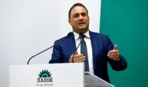 Tsoukalas: Mitsotakis vs Androulakis dilemma shows Greece of the few who prosper vs the many who suffer