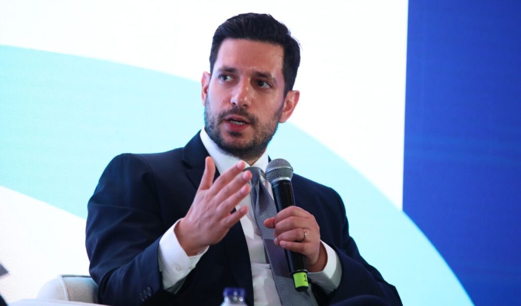 Greek minister calls on domestic industry to invest in railways