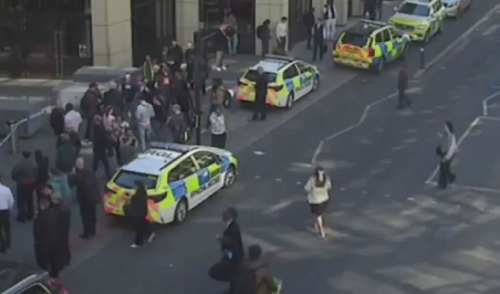 UK raises terror threat to “severe” after antisemitic knife attack