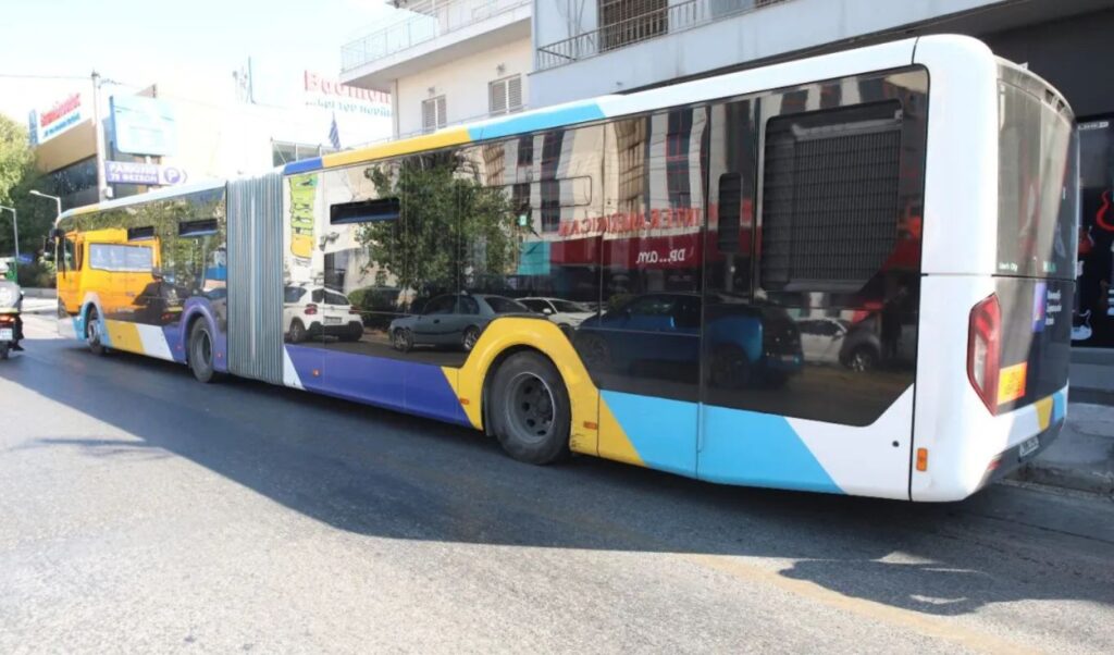Panic on Athens bus: Man runs amok wielding scissor blades