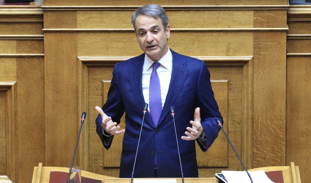 Mitsotakis reveals constitutional reform plans with surprise proposals