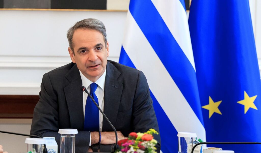 Mitsotakis uses stability as weapon against fragmented opposition