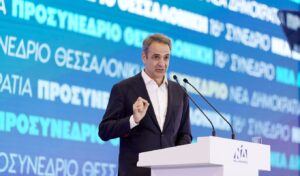 Mitsotakis signals start of election campaign at New Democracy rally