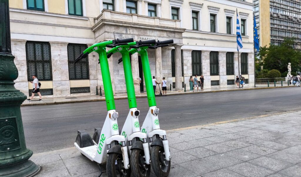 Electric scooter poll: What citizens say – “Ban them completely”