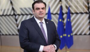 Pierrakakis tells Financial Times: Many Troika reforms were “absolutely necessary” for Greece’s current performance
