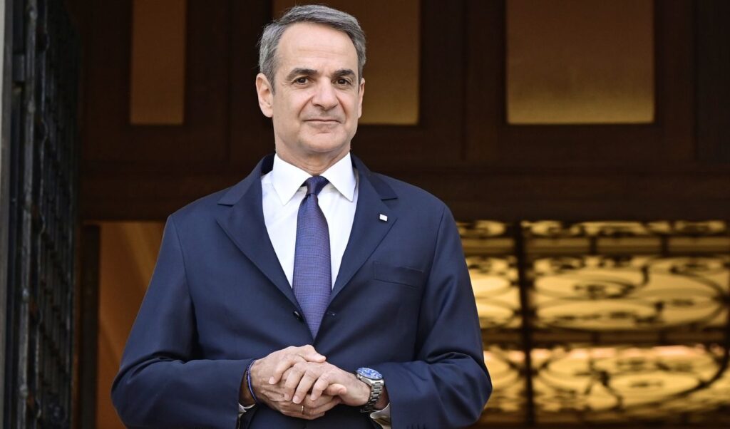 Mitsotakis uses two-level strategy to boost positive climate
