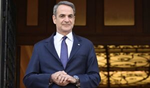 Mitsotakis uses two-level strategy to boost positive climate