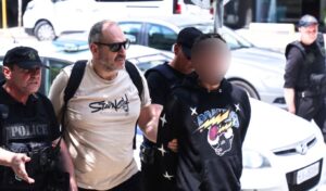 Thessaloniki: 30-year-old strikes father’s face 14+ times with screwdriver and knife