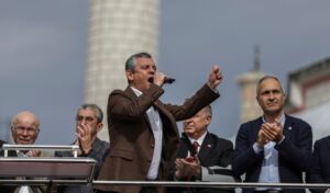 Turkey: 13 CHP members arrested as Özgür Özel defies court ruling