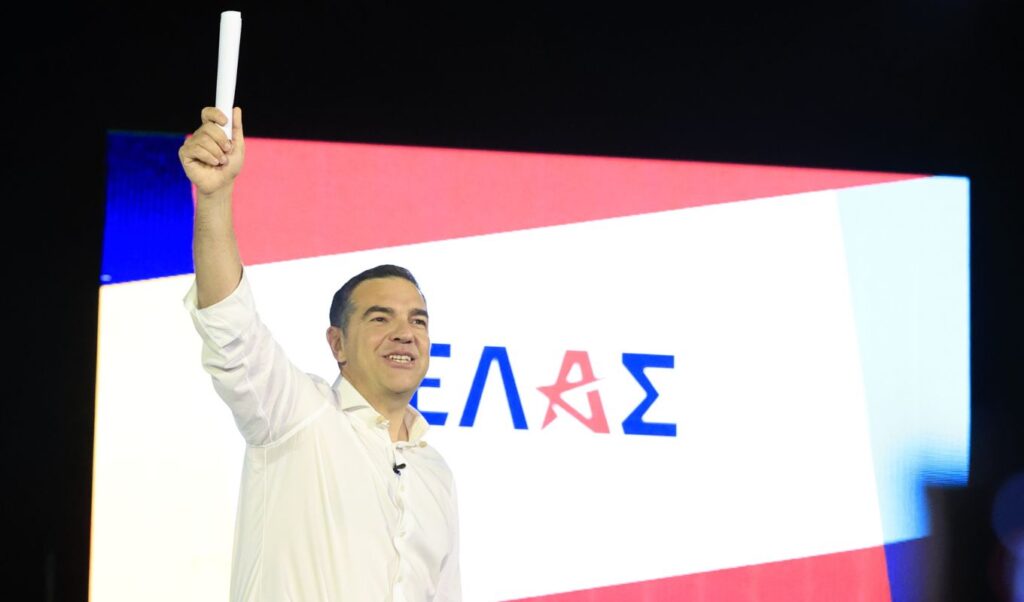 Tsipras: Smiles at Amalia’s HQ as ELAS launches, full speed ahead for communication counteroffensive