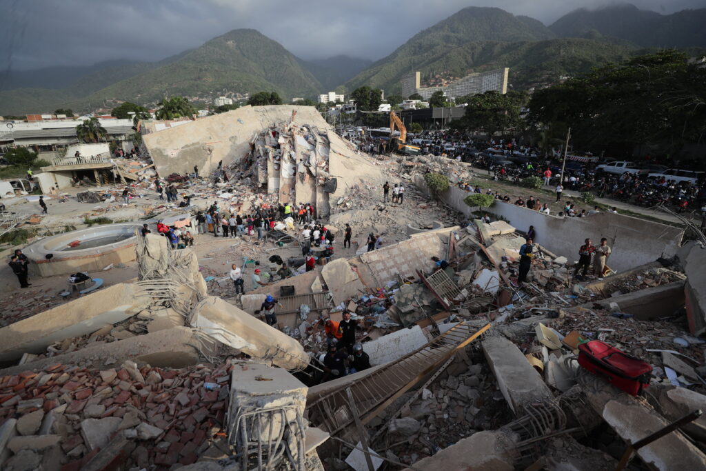 Venezuela earthquakes: Death toll nears 1,000 as rescuers pull survivors from rubble