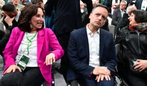 PASOK internal clash: Diamantopoulou vs. Doukas over party alliances