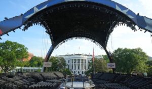 Trump plans $60 million UFC “cage” at White House for birthday party